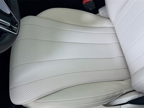 Certified 2025 Mercedes-Benz E 350 4MATIC Sedan image 21