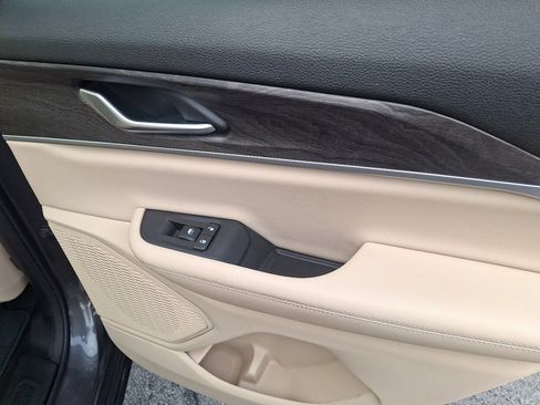 Used 2023 Jeep Grand Cherokee Limited w/ Black Appearance Package image 14