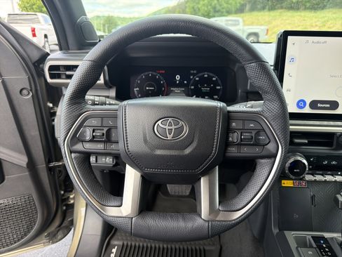 Certified 2025 Toyota Tacoma Limited AWD/4WD image 13