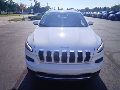 Used 2018 Jeep Cherokee Limited image 2