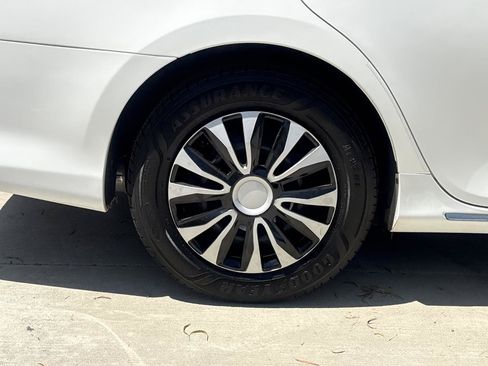 Used 2012 Toyota Camry LE FWD image 9