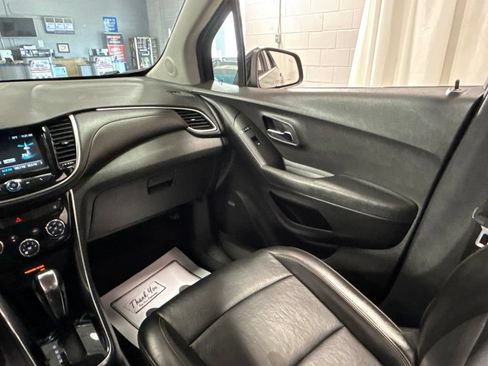 Used 2017 Chevrolet Trax Premier w/ Driver Confidence II Package AWD/4WD image 26