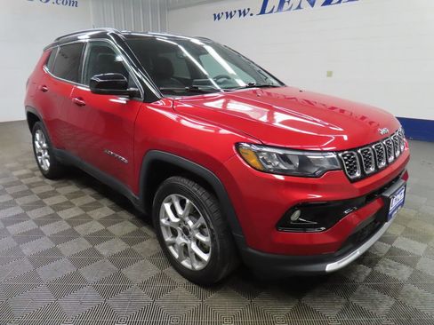 Used 2025 Jeep Compass Limited AWD/4WD image 3