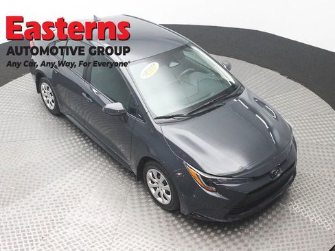 Used 2025 Toyota Corolla LE FWD image 3