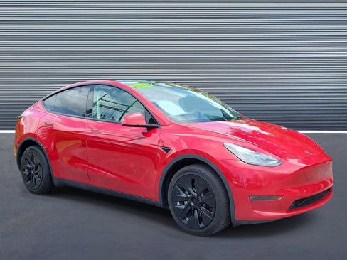 Used 2022 Tesla Model Y Long Range AWD/4WD image 2