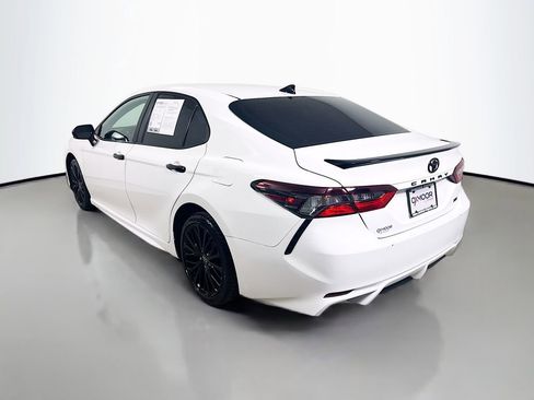 Used 2022 Toyota Camry SE image 5