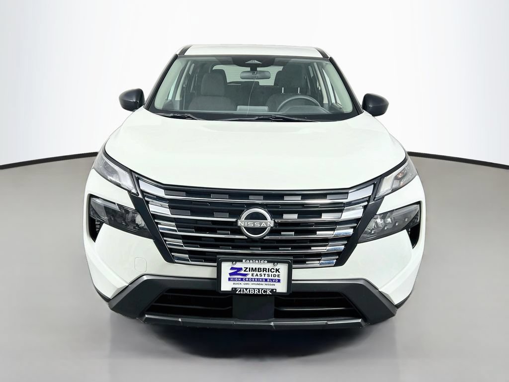 Used 2024 Nissan Rogue S AWD/4WD image 2