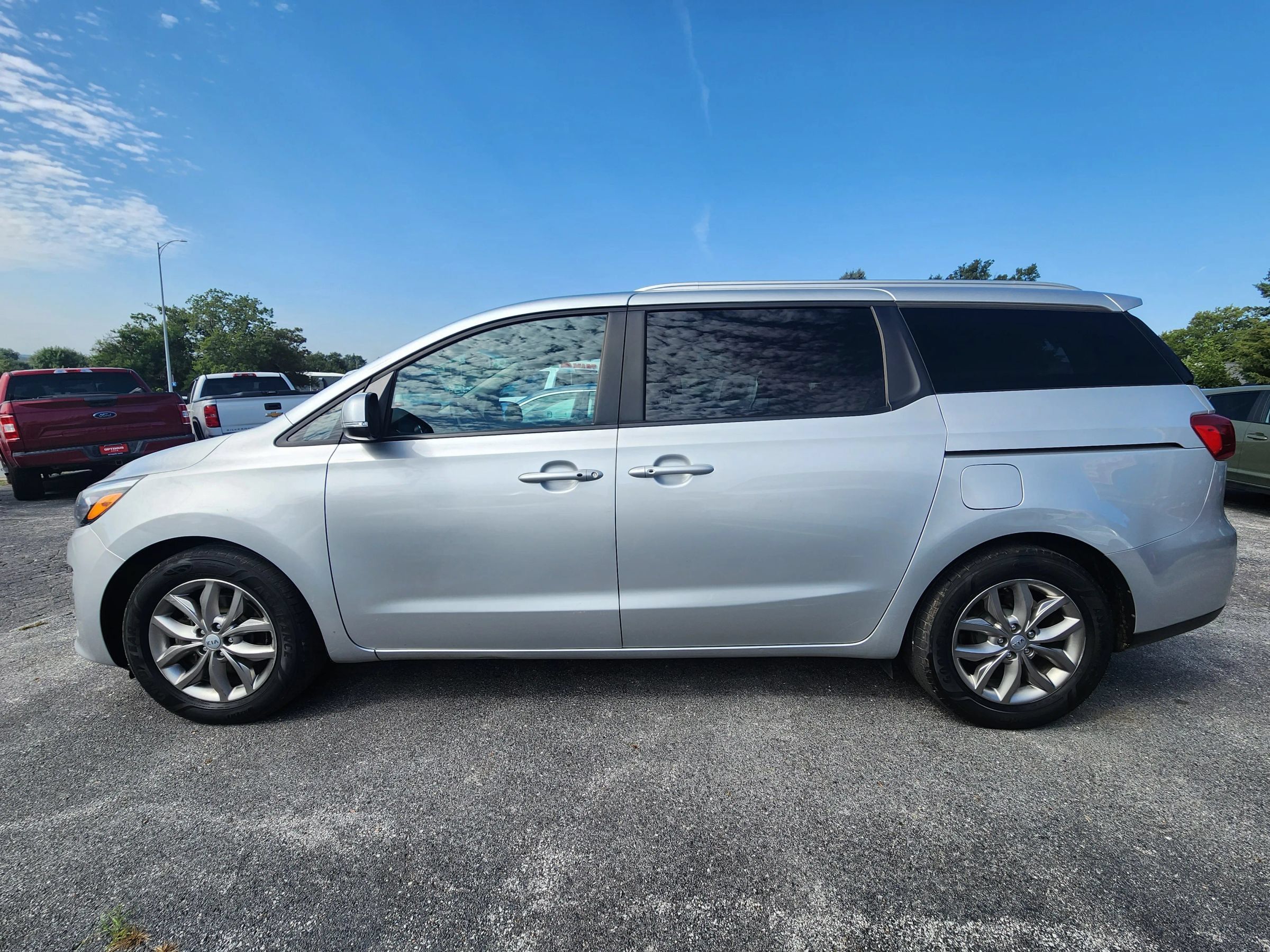 Used 2019 Kia Sedona EX FWD image 4