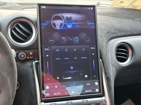 Used 2011 Nissan GT-R Premium image 29