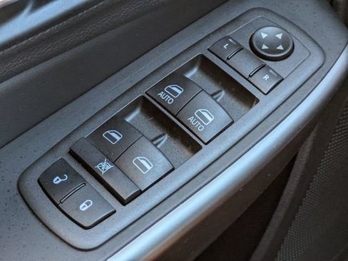 Certified 2022 Jeep Cherokee Latitude Lux w/ Sun & Sound Group AWD/4WD image 16