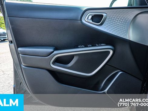 Used 2025 Kia Soul LX w/ LX Technology Package FWD image 43