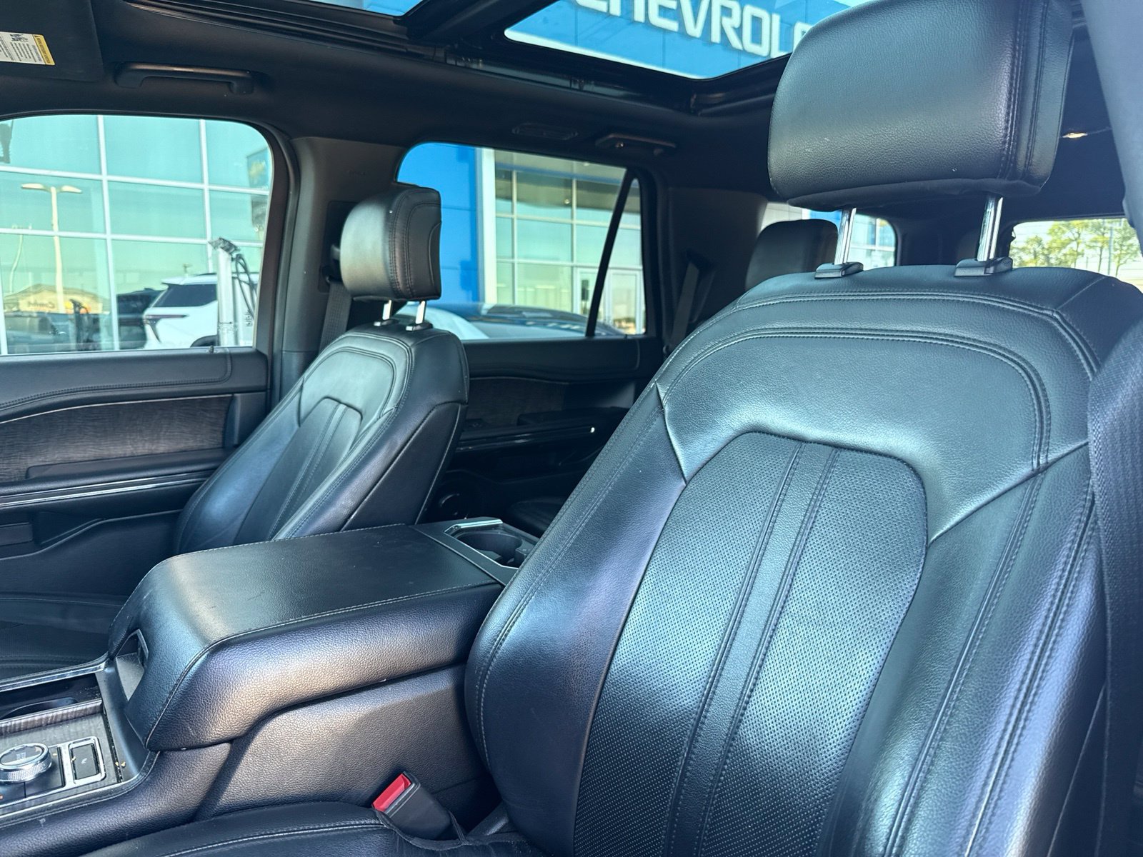 Used 2018 Ford Expedition Limited w/ Equipment Group 301A AWD/4WD image 10