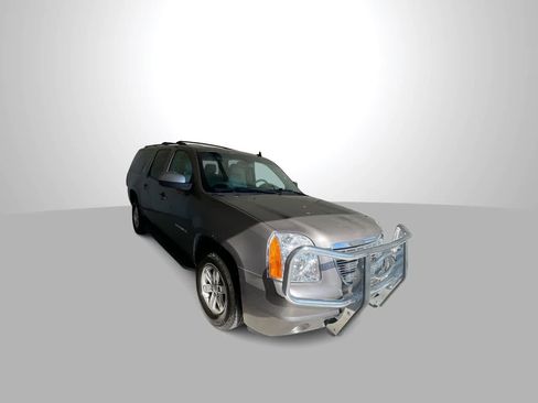 Used 2013 GMC Yukon XL SLT w/ SLT-2 Equipment Package AWD/4WD image 2