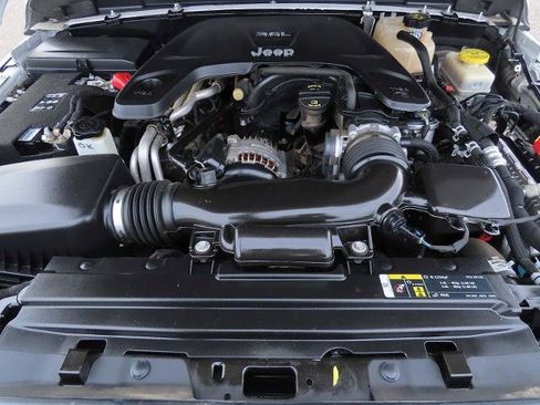 Used 2019 Jeep Wrangler Unlimited Sahara w/ Quick Order Package 24M Moab image 15