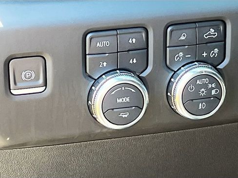 Used 2024 GMC Sierra 1500 AT4 w/ AT4 Premium Package AWD/4WD image 10