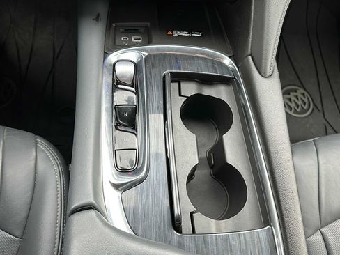 Used 2022 Buick Enclave Premium image 38