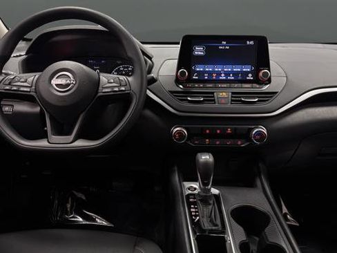 Used 2025 Nissan Altima 2.5 S FWD image 11