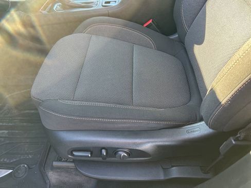 Used 2020 Chevrolet Traverse LT image 20