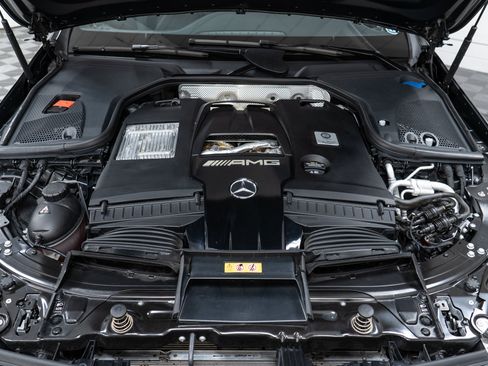Used 2024 Mercedes-Benz AMG GT 63 image 9