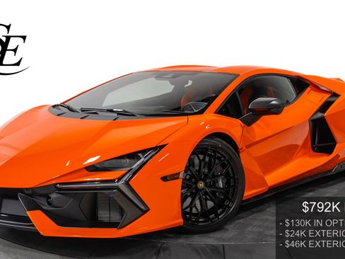Used 2025 Lamborghini Revuelto image 1