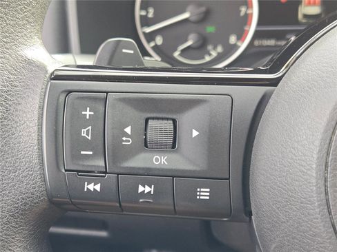 Used 2023 Nissan Rogue SV image 33