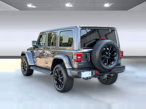 Used 2021 Jeep Wrangler Unlimited Sahara AWD/4WD image 3