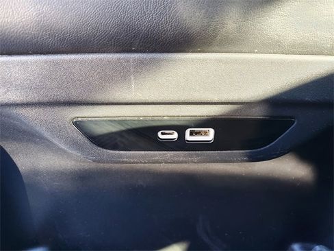 Certified 2024 Chrysler Pacifica Touring-L image 24