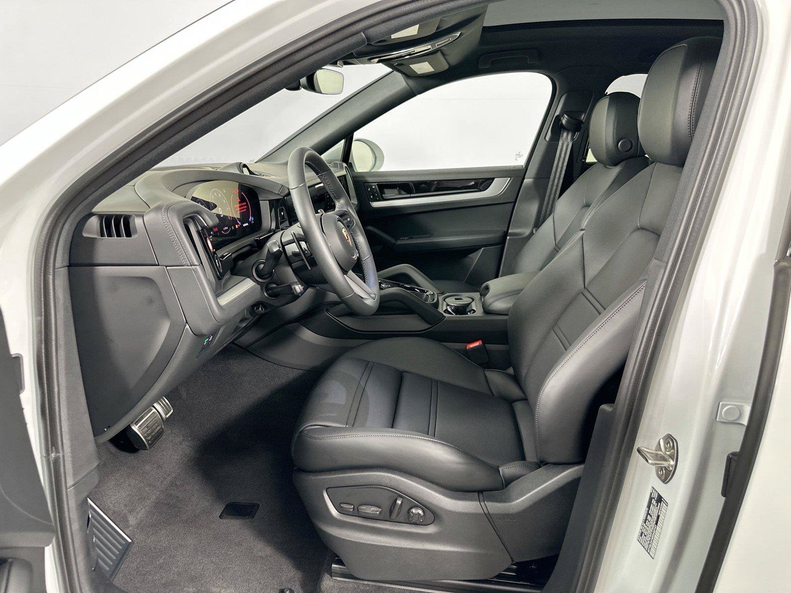 Certified 2025 Porsche Cayenne S AWD/4WD image 5