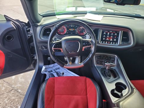 Used 2017 Dodge Challenger SRT Hellcat image 10