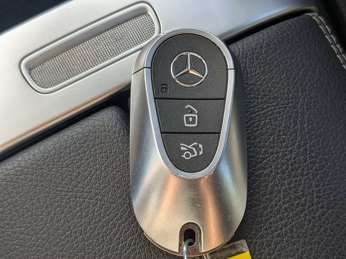 Used 2025 Mercedes-Benz C 300 Sedan image 31