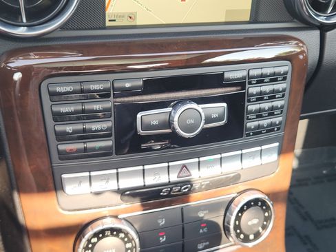 Used 2014 Mercedes-Benz SLK 350 image 17