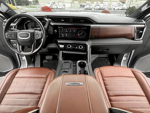 Used 2024 GMC Sierra 2500 Denali Ultimate w/ Max Trailering Package image 4