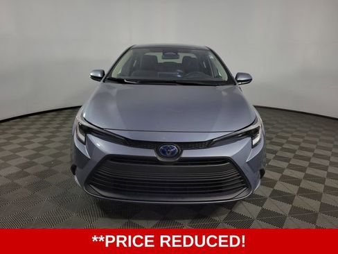 Used 2025 Toyota Corolla LE FWD image 2