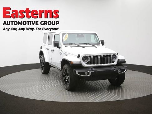 Used 2025 Jeep Wrangler Unlimited Sahara w/ Safety Group AWD/4WD image 52