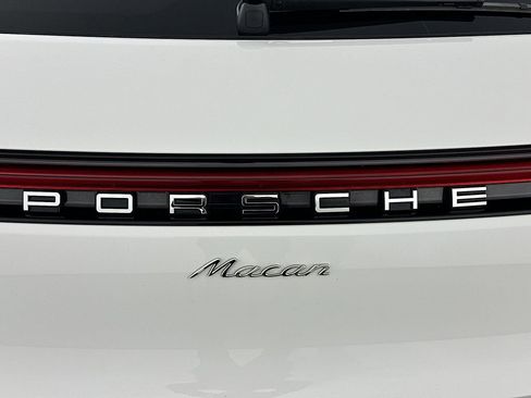 Used 2025 Porsche Macan image 35