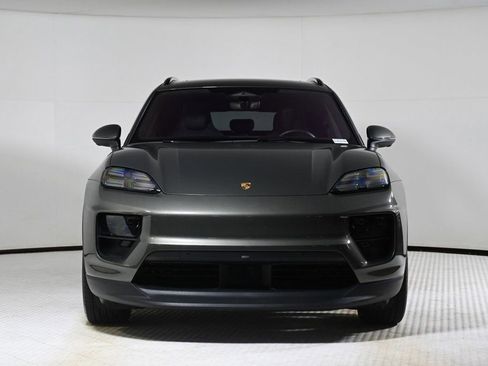 Certified 2025 Porsche Macan 4 Electric image 10