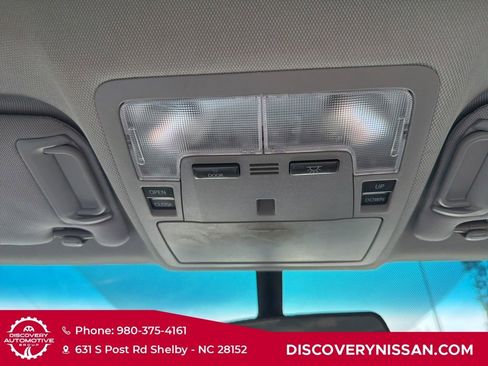 Used 2014 Toyota Camry SE w/ Moonroof Package FWD image 25