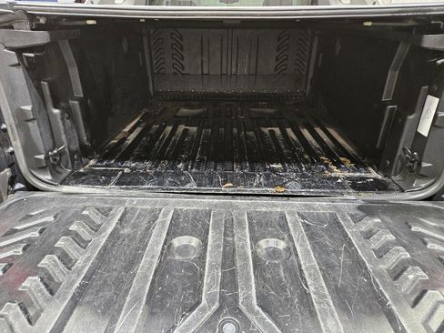 Used 2003 Chevrolet Avalanche Base image 19