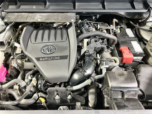 Used 2023 Toyota Highlander L image 18