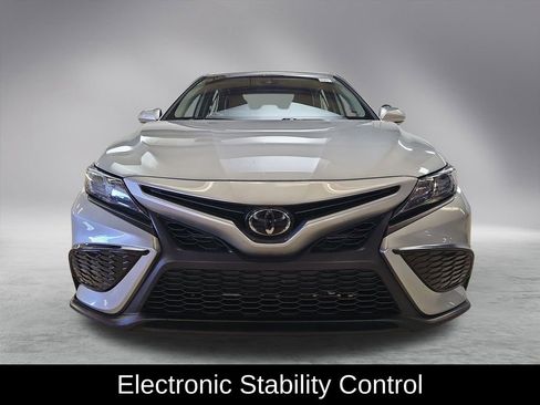 Used 2024 Toyota Camry SE image 9