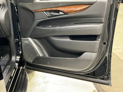 Used 2020 Cadillac Escalade ESV Luxury w/ Escalade Sport Edition AWD/4WD image 22