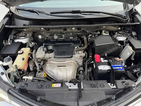 Used 2018 Toyota RAV4 XLE AWD/4WD image 18
