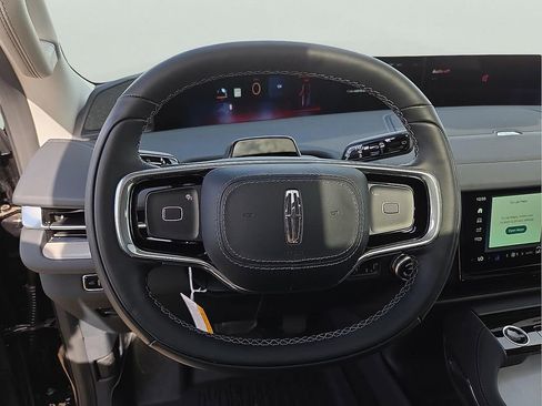 New 2026 Lincoln Navigator Reserve AWD/4WD image 16