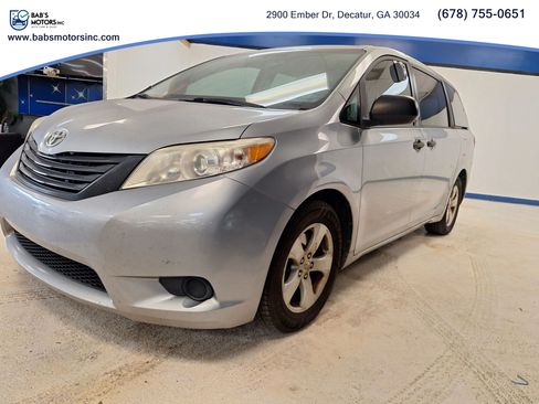 Used 2017 Toyota Sienna L FWD image 1