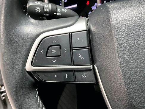 Used 2024 Toyota Highlander XLE image 24