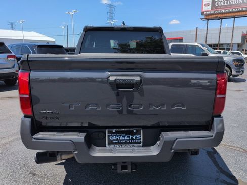 Used 2025 Toyota Tacoma TRD Off-Road AWD/4WD image 4