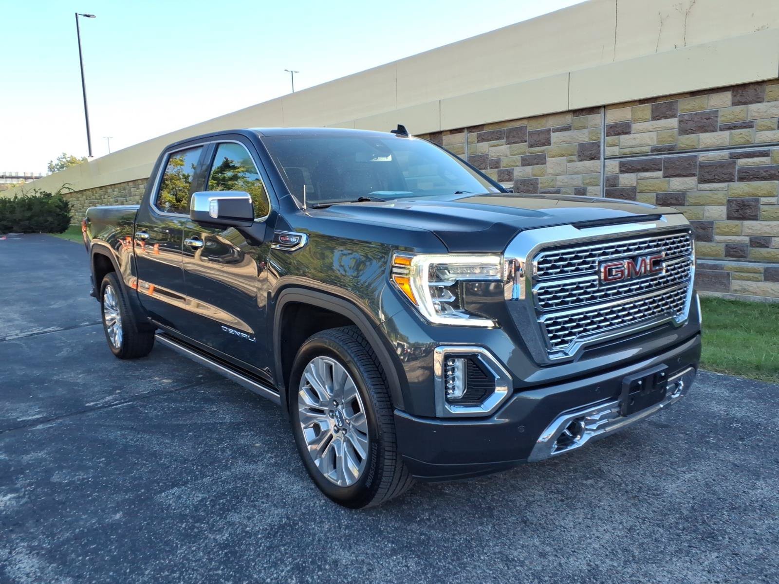 Used 2021 GMC Sierra 1500 Denali w/ Denali Premium Package AWD/4WD image 2