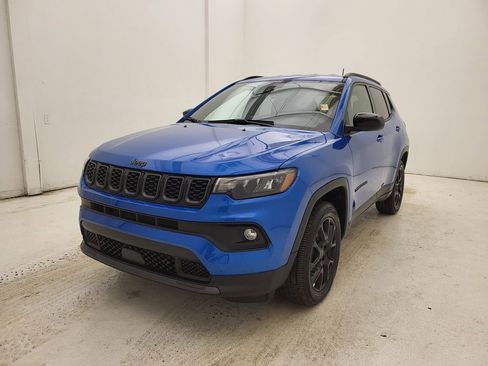 Used 2026 Jeep Compass Latitude image 18