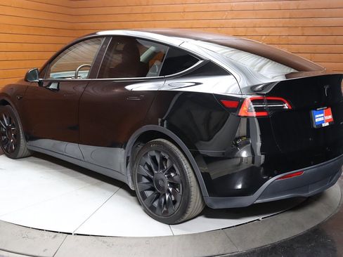 Used 2021 Tesla Model Y Long Range image 10