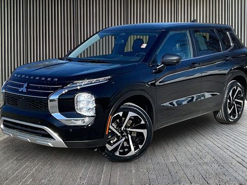 Used 2022 Mitsubishi Outlander SE image 13